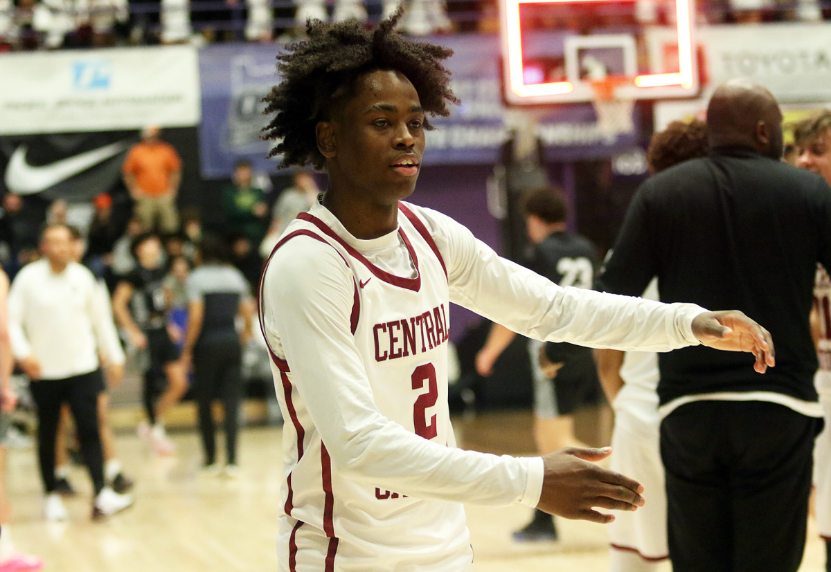 a Tualatin Central Catholic 6A Oregon boys basketball semifinal 2024 Dan Brood 62