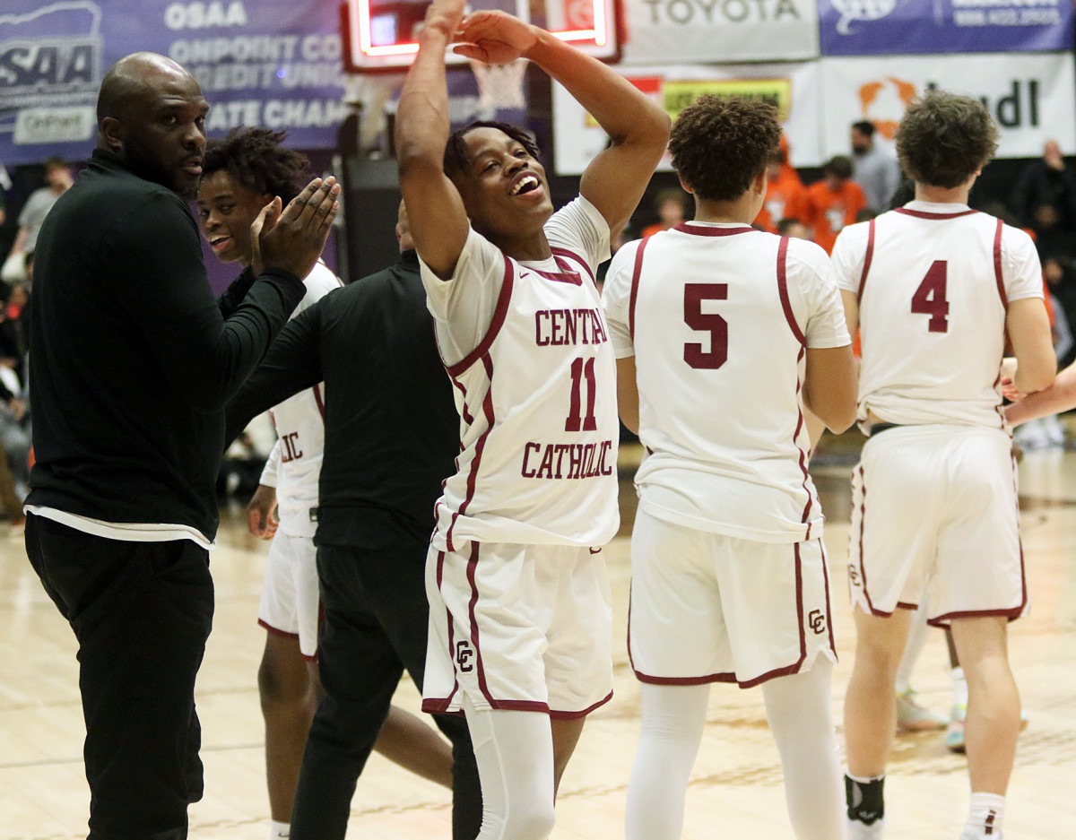 a Tualatin Central Catholic 6A Oregon boys basketball semifinal 2024 Dan Brood 61