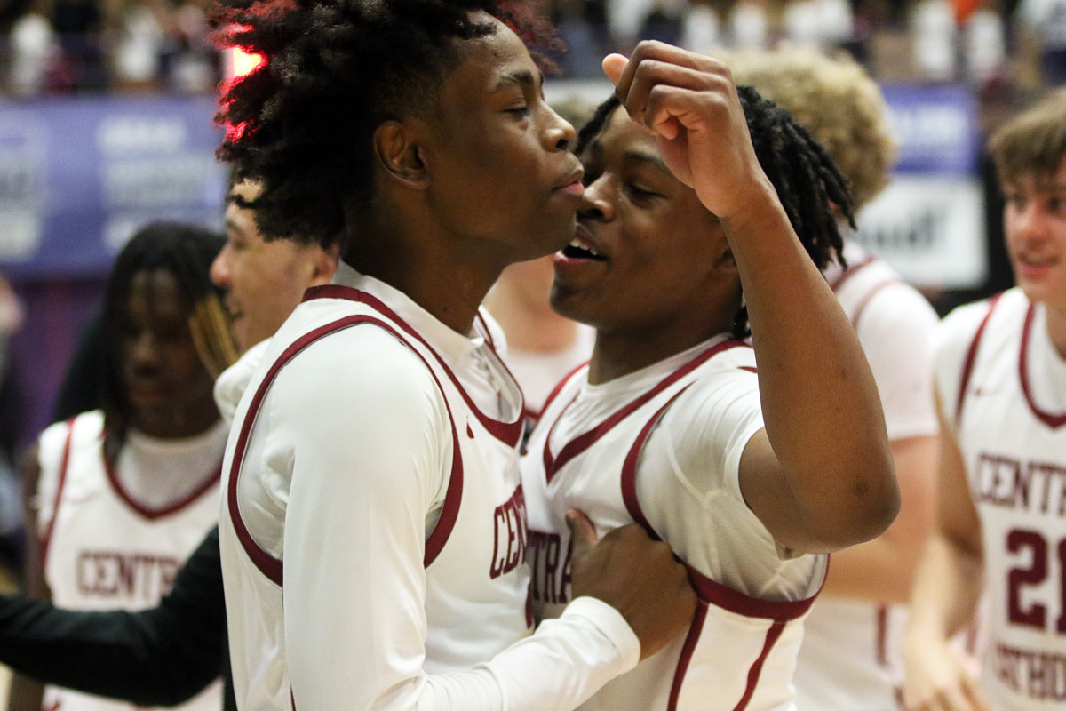 a Tualatin Central Catholic 6A Oregon boys basketball semifinal 2024 Dan Brood 63