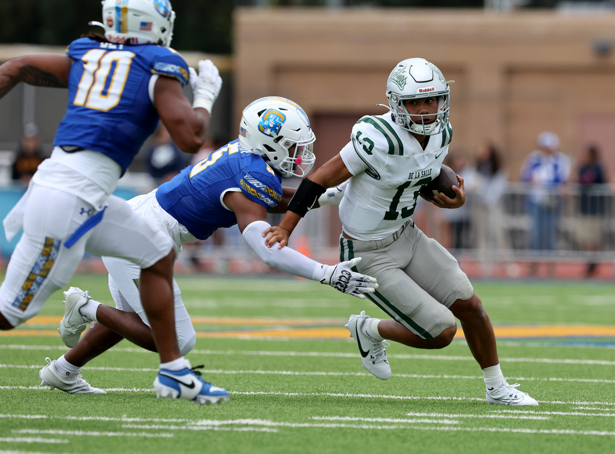 Fleet De La Salle quarterback Toa Faavae found very little running lanes, finishing with 12 carries for 28 yards. Photo: Dennis Lee