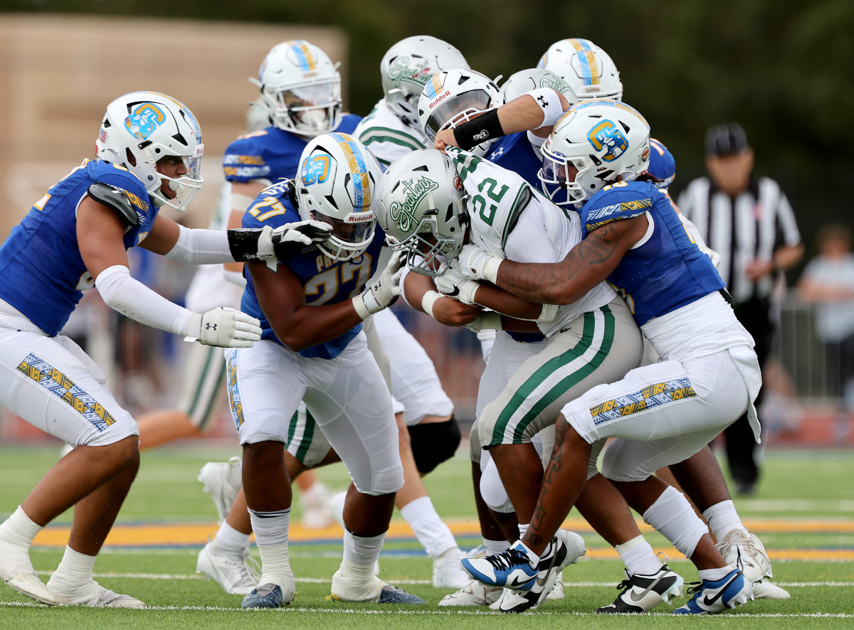 The Padres held De La Salle to 131 total yards. Photo: Dennis Lee