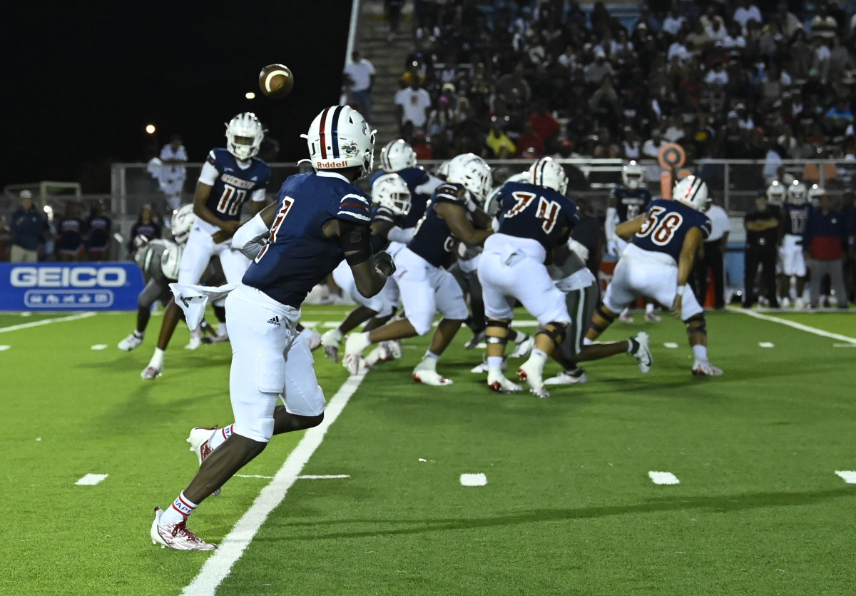 Chaminade-Madonna vs Miami Central Football - Robson Lopes - 08-26-20231001