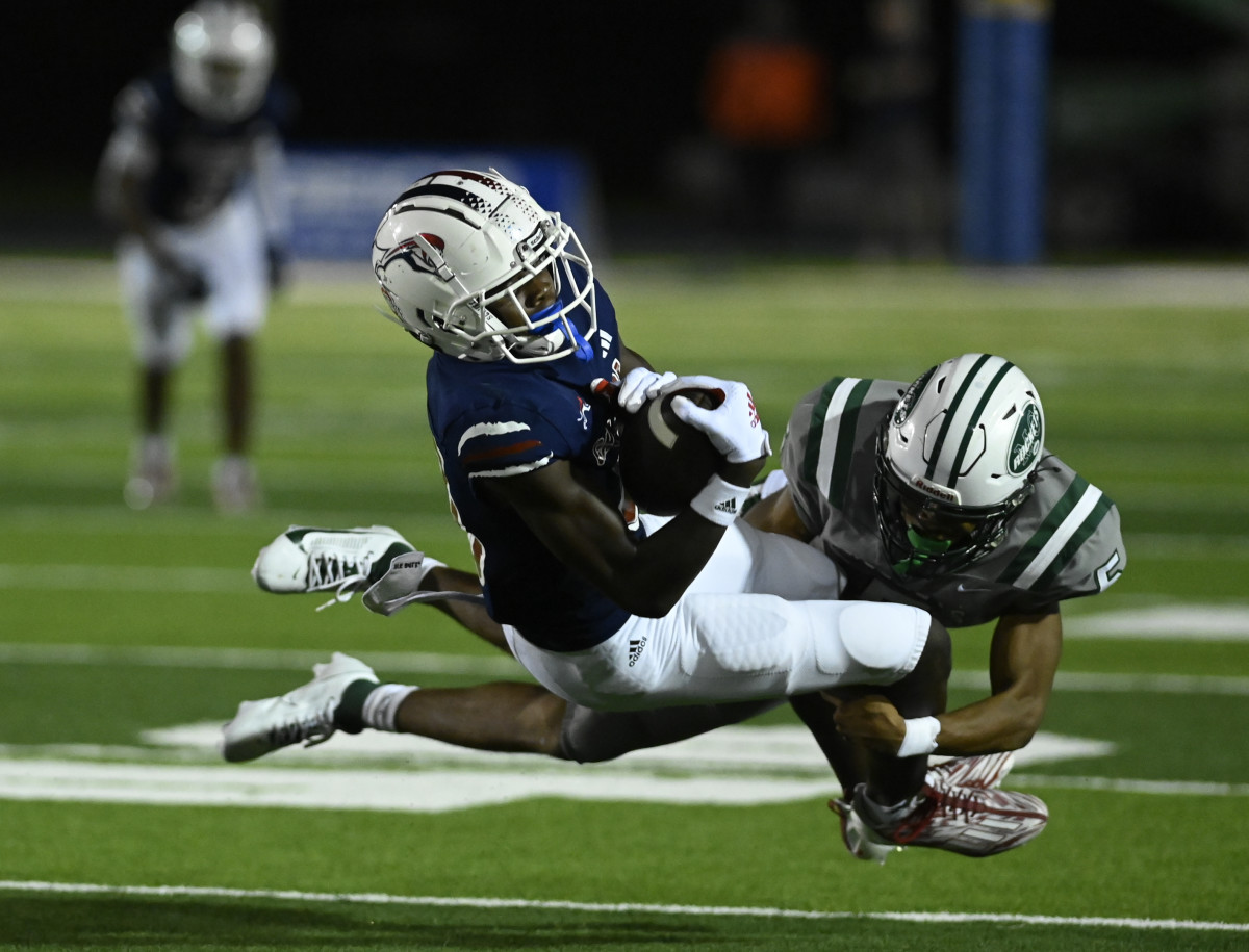 Chaminade-Madonna vs Miami Central Football - Robson Lopes - 08-26-20231009