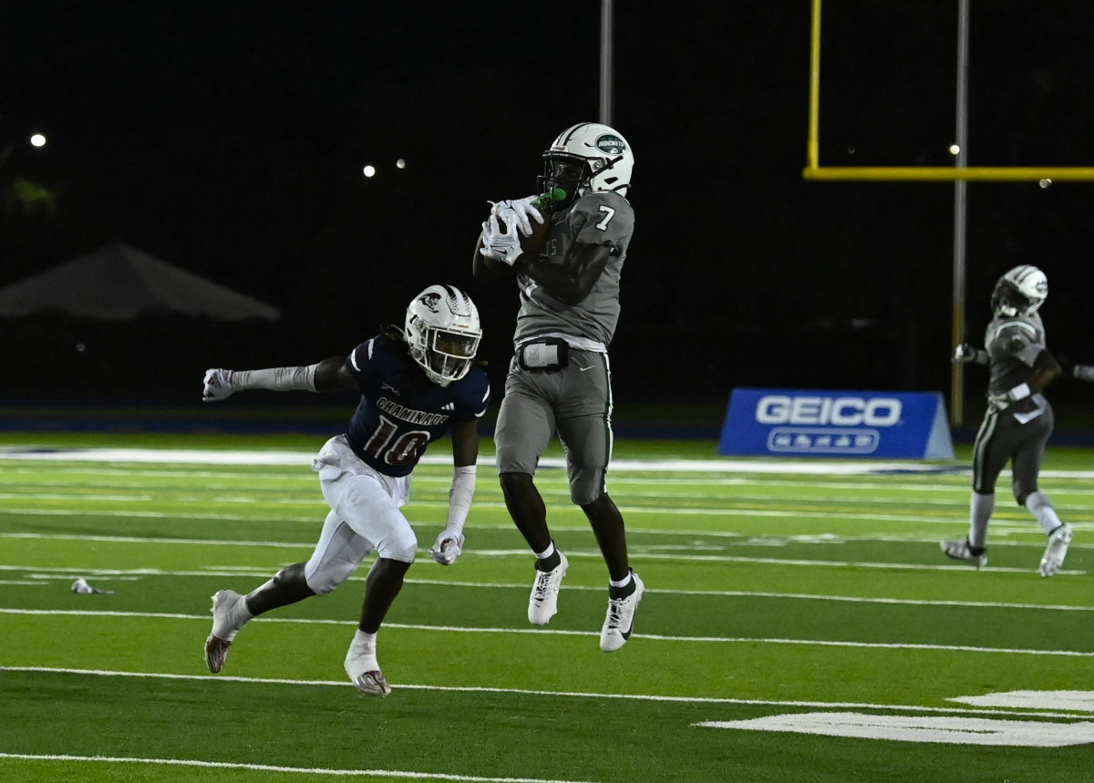 Chaminade-Madonna vs Miami Central Football - Robson Lopes - 08-26-20231033