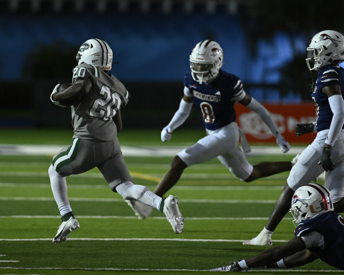 Chaminade-Madonna vs Miami Central Football - Robson Lopes - 08-26-20231050