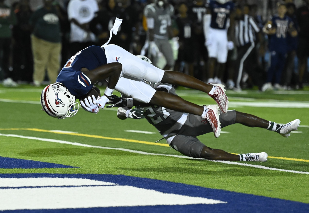 Chaminade-Madonna vs Miami Central Football - Robson Lopes - 08-26-20231076