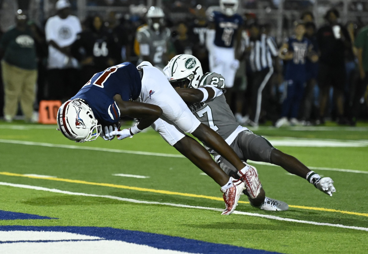 Chaminade-Madonna vs Miami Central Football - Robson Lopes - 08-26-20231077