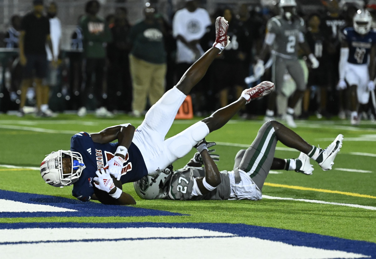 Chaminade-Madonna vs Miami Central Football - Robson Lopes - 08-26-20231075