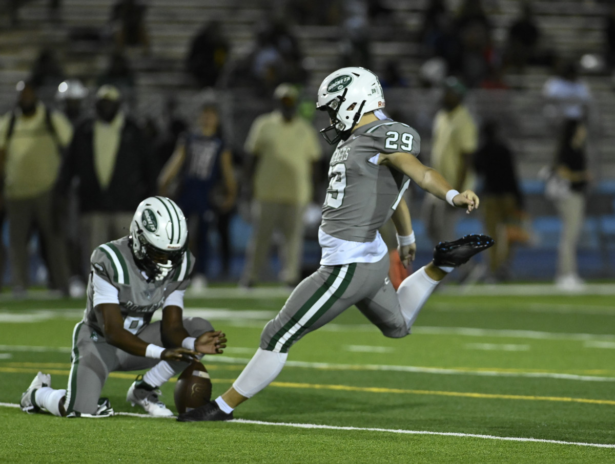 Chaminade-Madonna vs Miami Central Football - Robson Lopes - 08-26-20231086