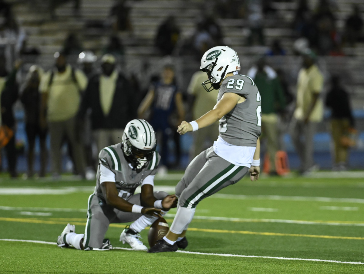 Chaminade-Madonna vs Miami Central Football - Robson Lopes - 08-26-20231085