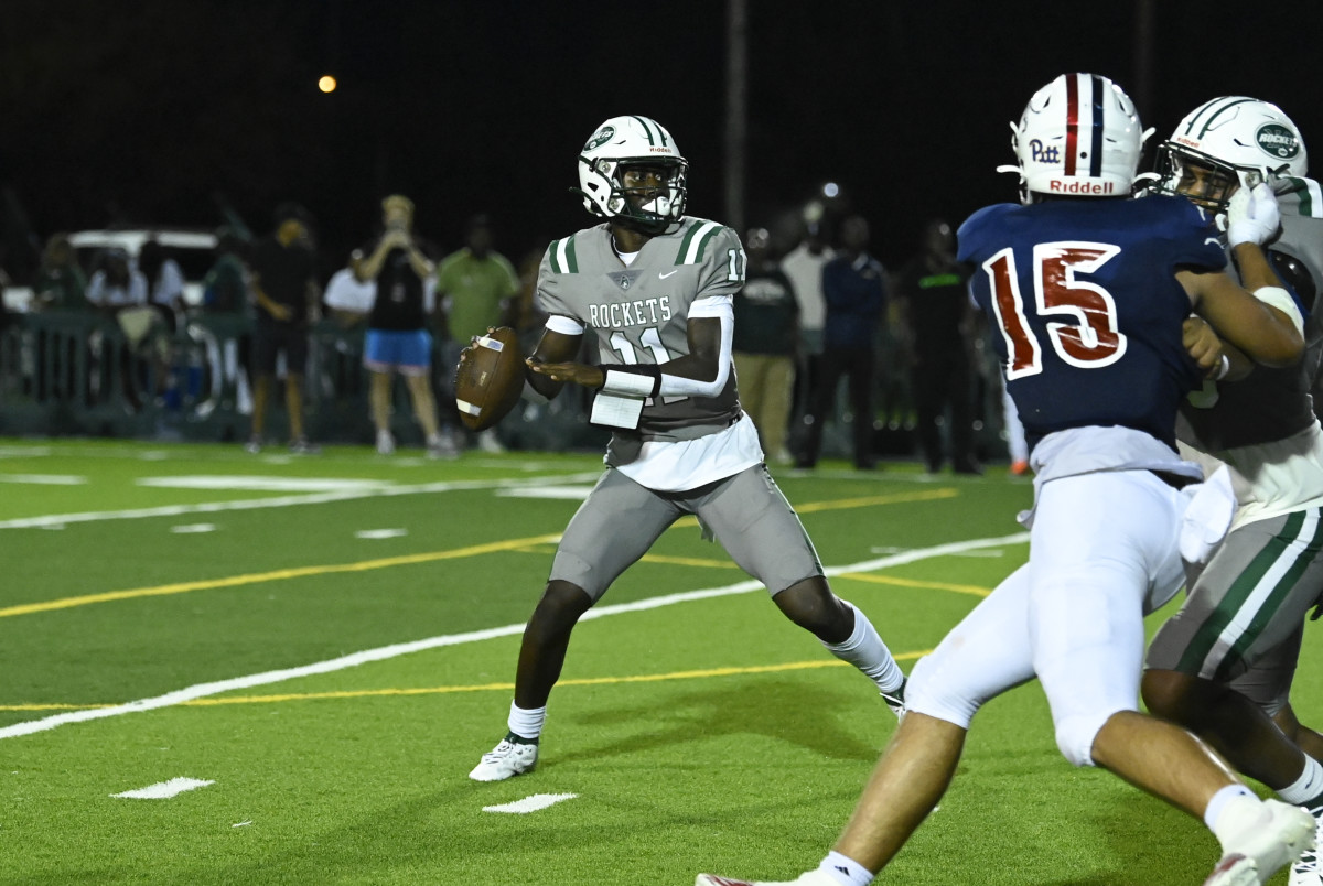 Chaminade-Madonna vs Miami Central Football - Robson Lopes - 08-26-20231087