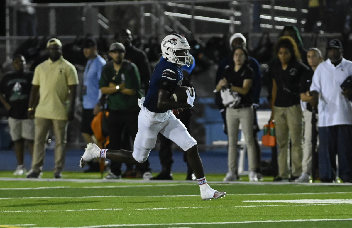 Chaminade-Madonna vs Miami Central Football - Robson Lopes - 08-26-20231110