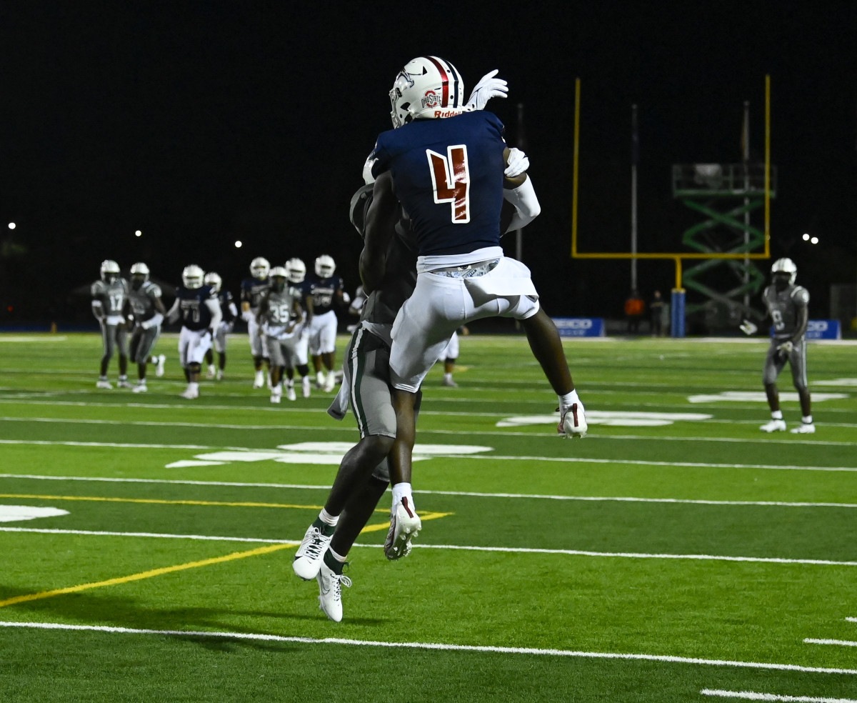 Chaminade-Madonna vs Miami Central Football - Robson Lopes - 08-26-20231107