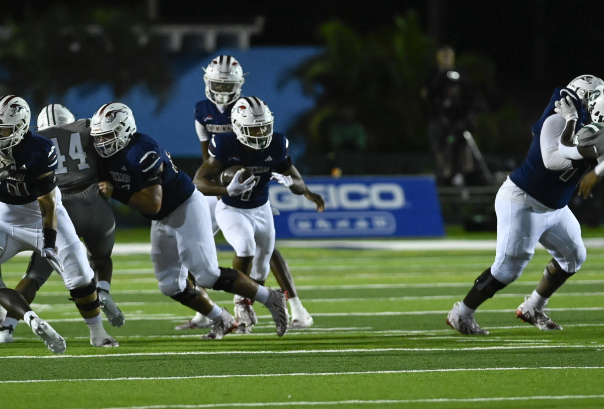 Chaminade-Madonna vs Miami Central Football - Robson Lopes - 08-26-20231111