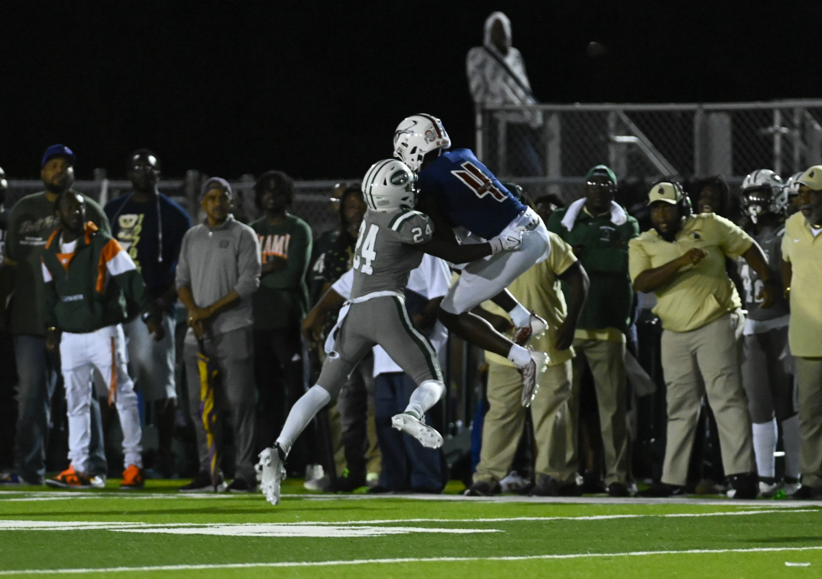 Chaminade-Madonna vs Miami Central Football - Robson Lopes - 08-26-20231122