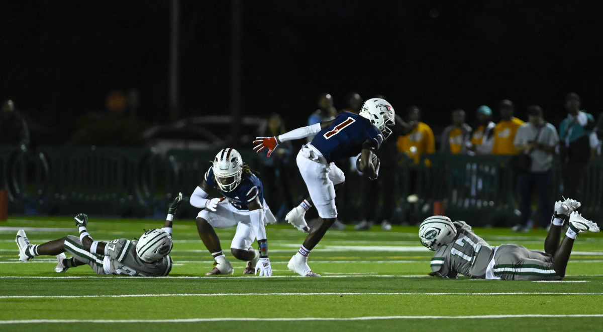 Chaminade-Madonna vs Miami Central Football - Robson Lopes - 08-26-20231126