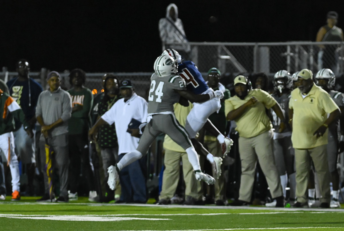 Chaminade-Madonna vs Miami Central Football - Robson Lopes - 08-26-20231121