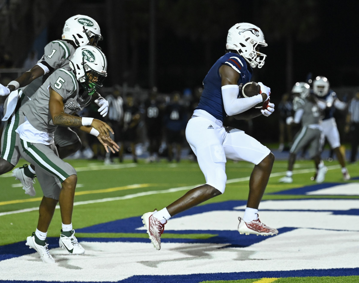 Chaminade-Madonna vs Miami Central Football - Robson Lopes - 08-26-20231140