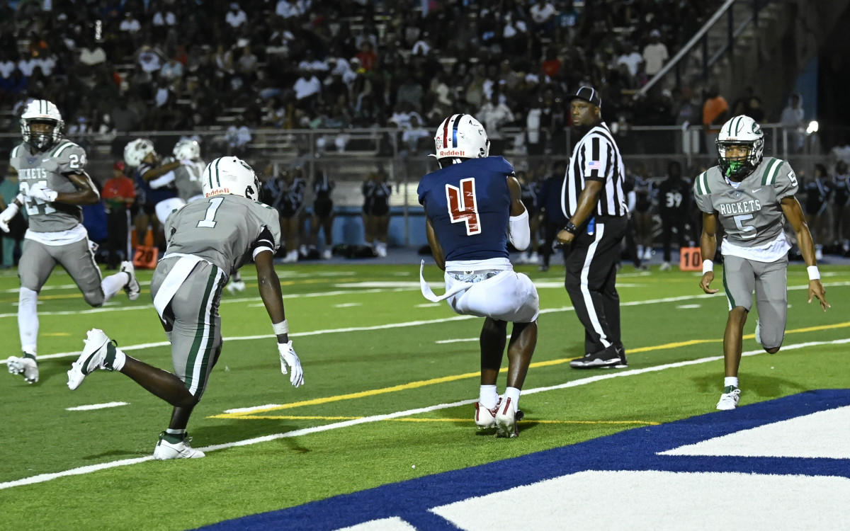 Chaminade-Madonna vs Miami Central Football - Robson Lopes - 08-26-20231144