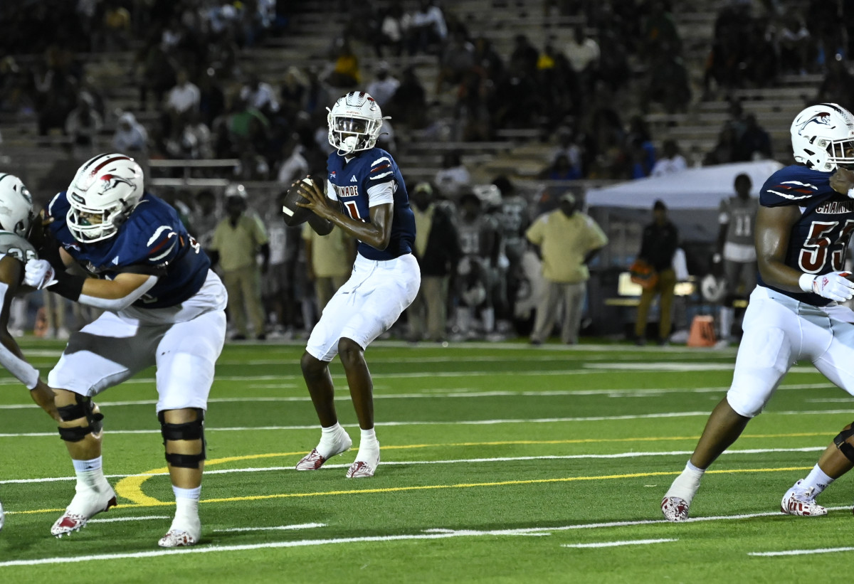 Chaminade-Madonna vs Miami Central Football - Robson Lopes - 08-26-20231147