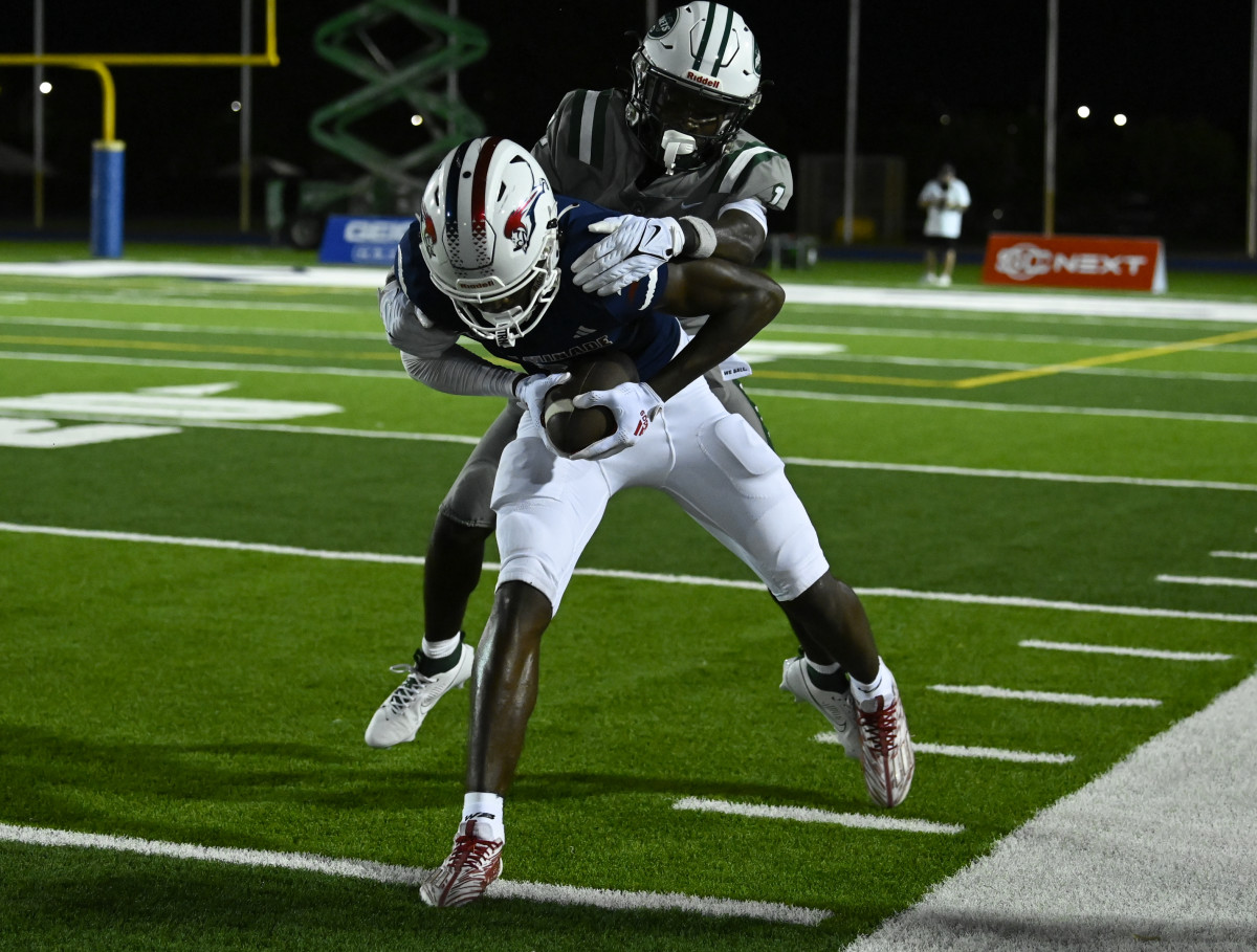 Chaminade-Madonna vs Miami Central Football - Robson Lopes - 08-26-20231150