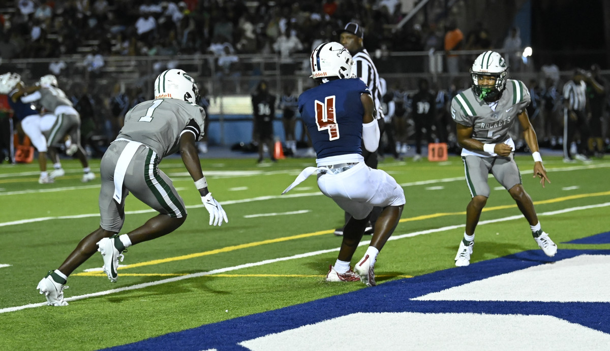 Chaminade-Madonna vs Miami Central Football - Robson Lopes - 08-26-20231143