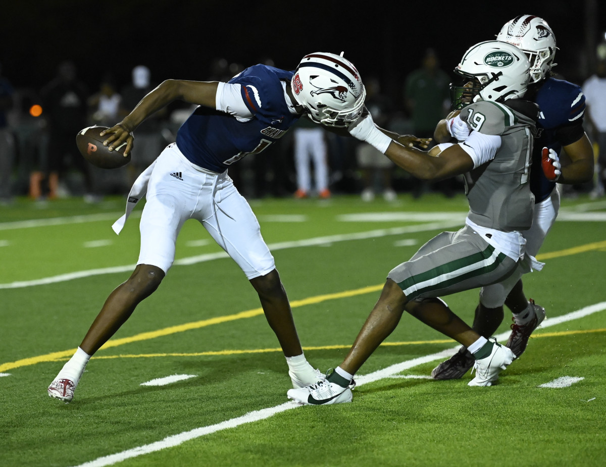 Chaminade-Madonna vs Miami Central Football - Robson Lopes - 08-26-20231168