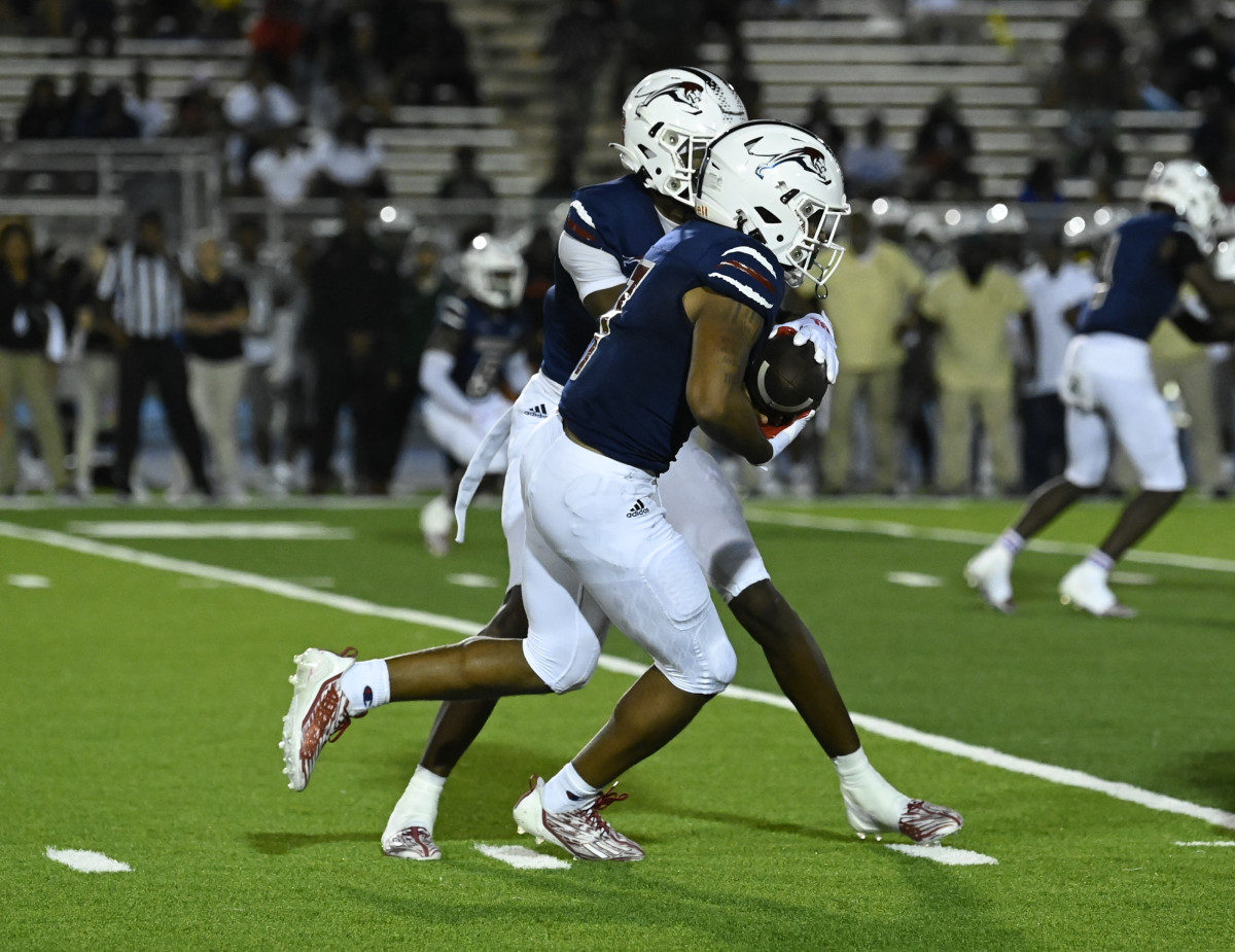 Chaminade-Madonna vs Miami Central Football - Robson Lopes - 08-26-20231166