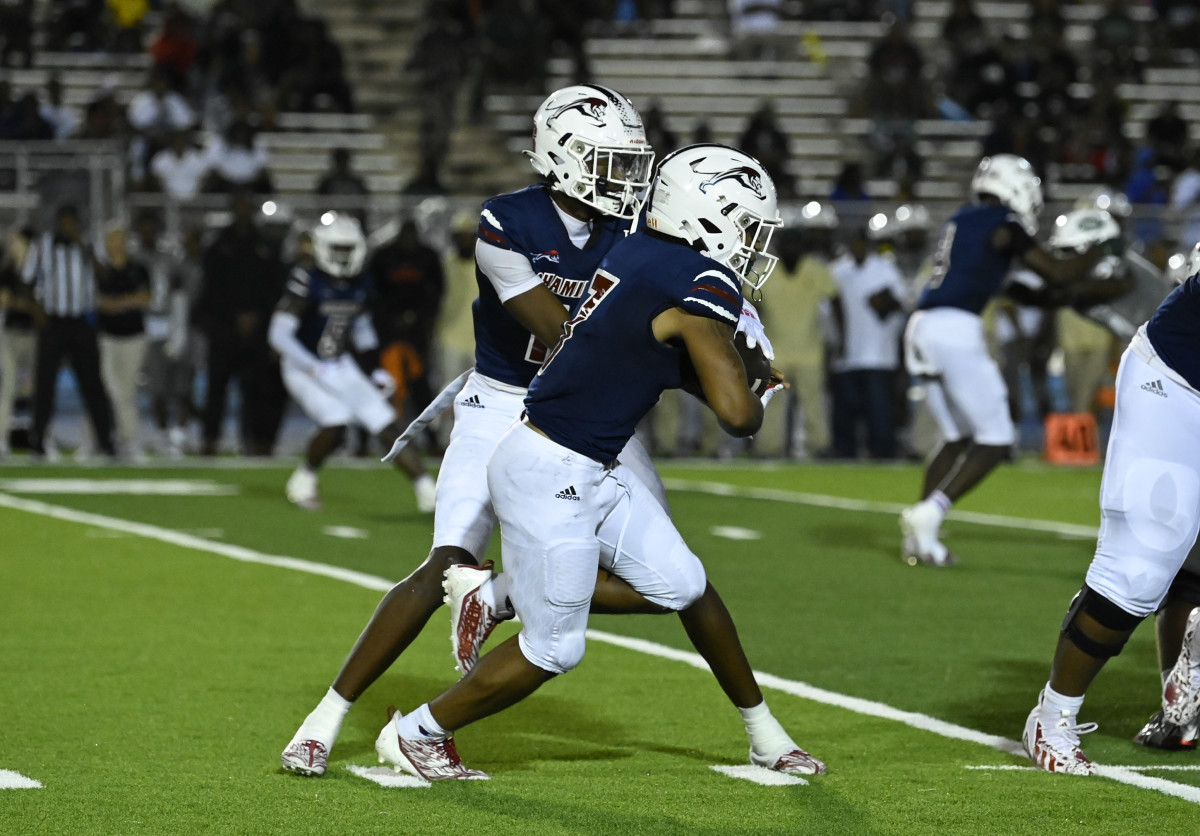 Chaminade-Madonna vs Miami Central Football - Robson Lopes - 08-26-20231165