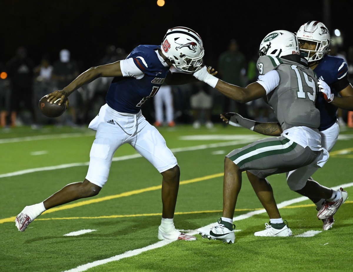 Chaminade-Madonna vs Miami Central Football - Robson Lopes - 08-26-20231169