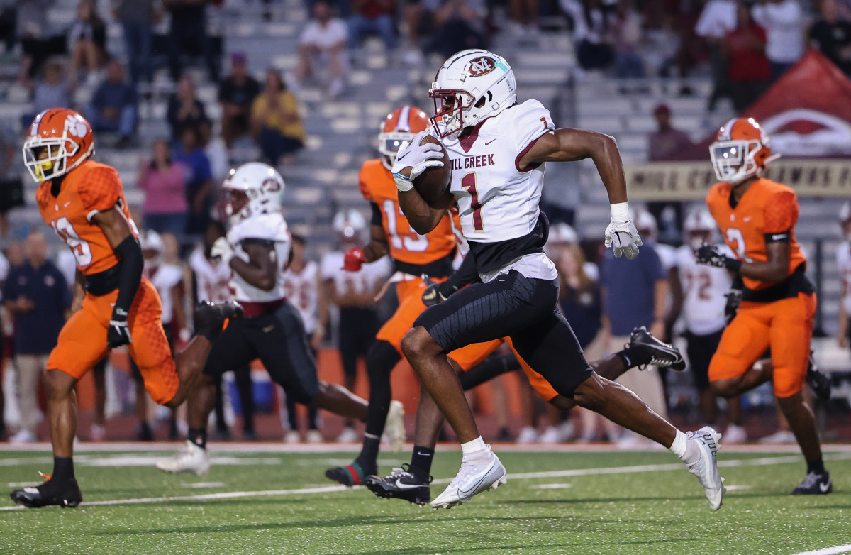 Jaiden Patterson (1) sprints up field during a 61-yard kickoff return which setup a Mill Creek touchdown.