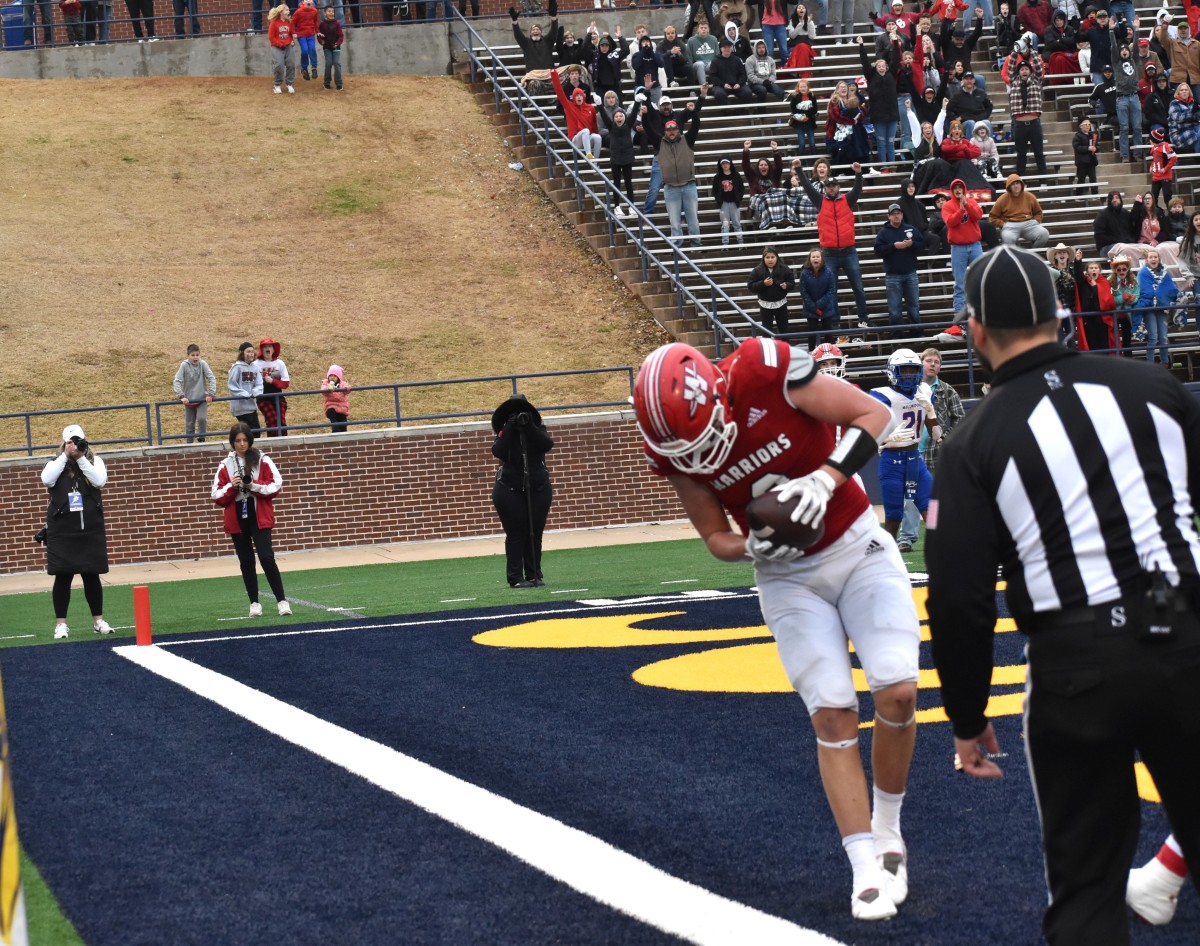 Washington tight end Nate Roberts hauls in the winning touchdown pass in the Warriors' Class 2A state championship game win against Oklahoma City Millwood on Dec. 10, 2022.