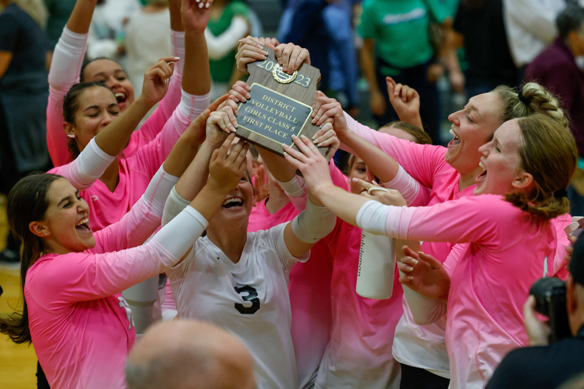 Lafayette Marquette Missouri girls volleyball 10-24-23 Nate Latsch 24011