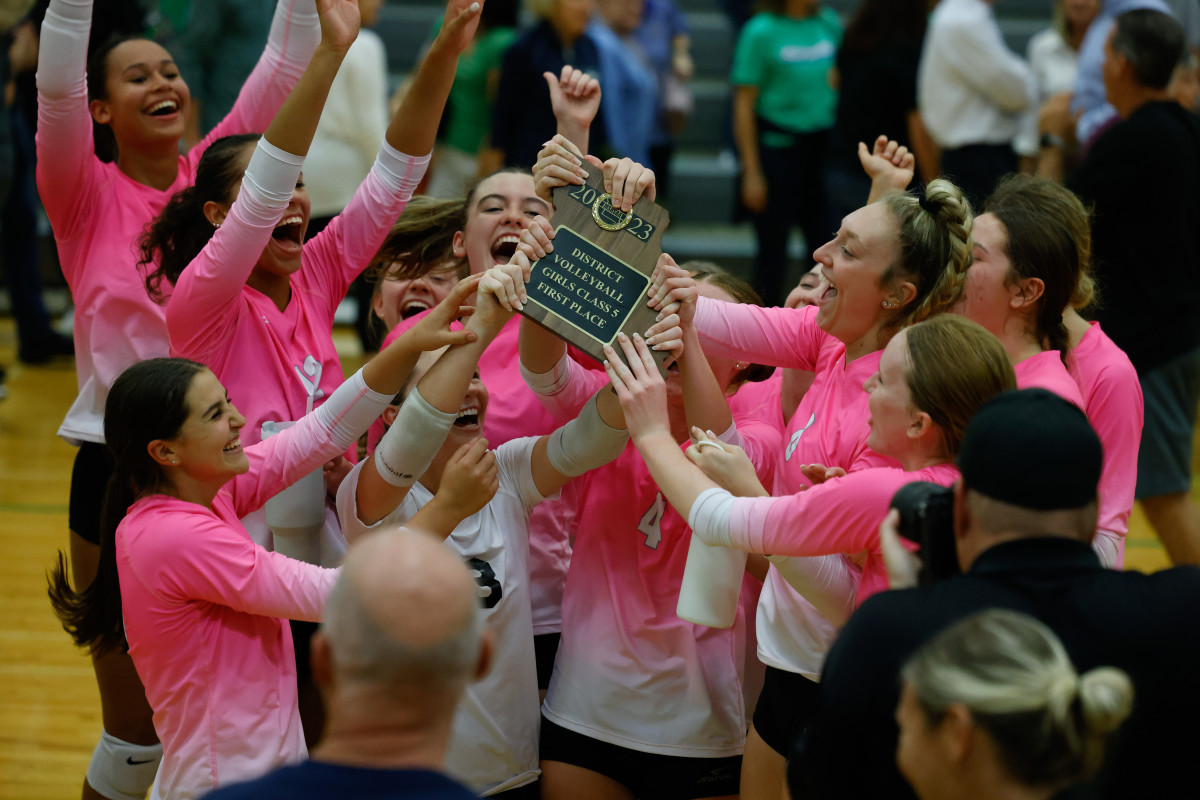 Lafayette Marquette Missouri girls volleyball 10-24-23 Nate Latsch 24015