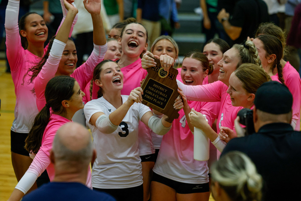 Lafayette Marquette Missouri girls volleyball 10-24-23 Nate Latsch 24017