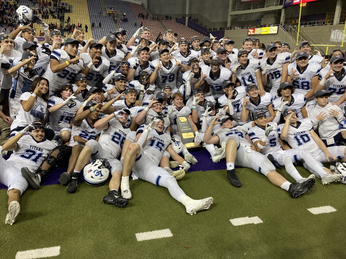 Iowa high school football 4A state championship Lewis Central holds