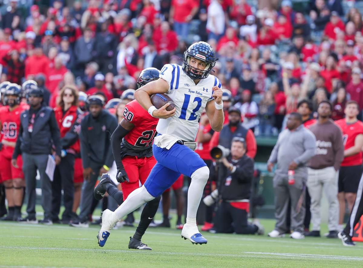 Byron Nelson QB Tom Von Grote breaks loose for a long run in a regional semifinal win over Coppell on Saturday.