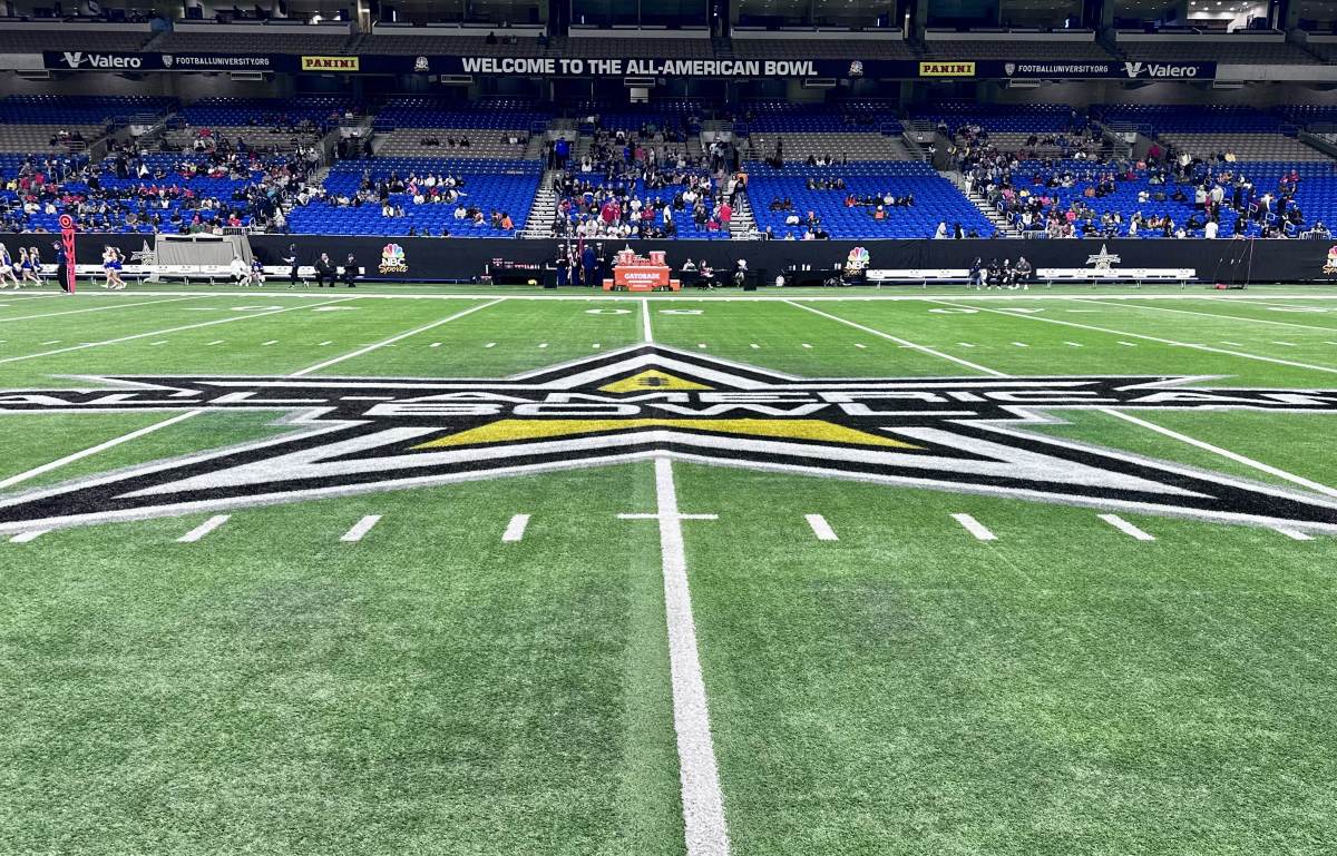 Seats at the Alamodome in San Antonio steadily fill in during warmups in San Antonio on Saturday.