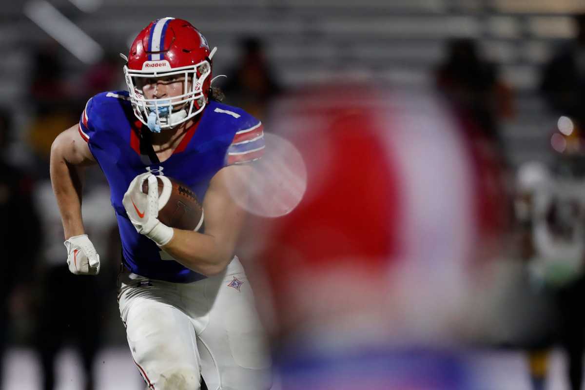  Jefferson (Georgia) two-way star Sammy Brown advances the ball in w 48-14 win over Jackson on Nov. 10.