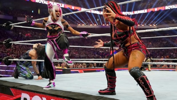 WWE Zelina Vega in Juri cosplay facing off with Xia Li