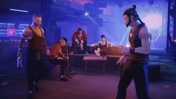 Sifu's protagonist facing off against a thug wielding a bottle in a nightclub. The soundstage is behind them, and purple lights spread across the room